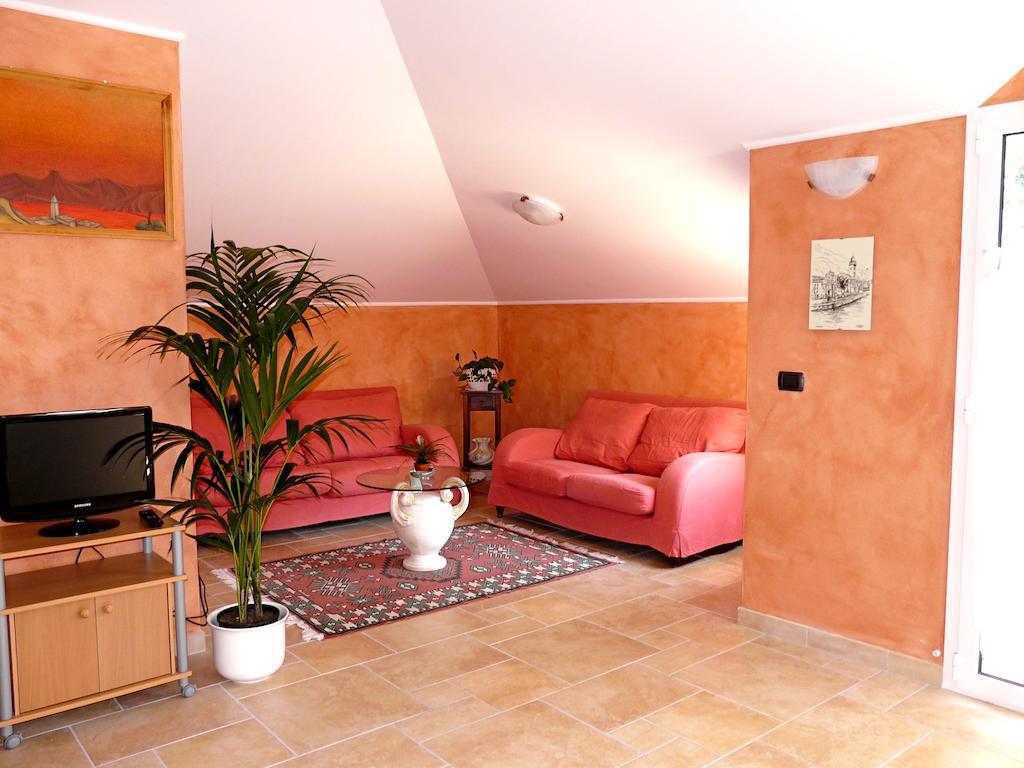L'Albicocco Apartment Dolceacqua Ruang foto